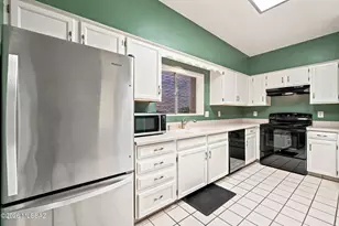 1310 W Calle Serrano, Green Valley, AZ 85622 - Photo 9