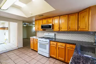 908 N Catalina Ave, Tucson, AZ 85711 - Photo 9