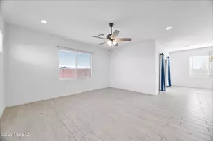 7801 S Walnutview Dr S, Tucson, AZ 85757 - Photo 11