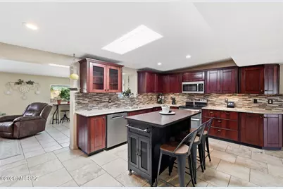 8325 E Rolling Ridge Street, Tucson, AZ 85710 - Photo 7