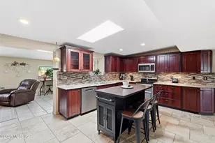 8325 E Rolling Ridge St, Tucson, AZ 85710 - Photo 7