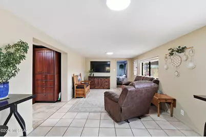 8325 E Rolling Ridge Street, Tucson, AZ 85710 - Photo 11