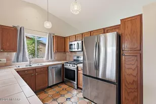 10040 E Watson Dr, Tucson, AZ 85730 - Photo 9