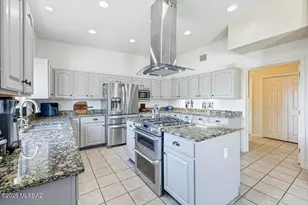 3402 W Foxes Den Dr, Tucson, AZ 85745 - Photo 17