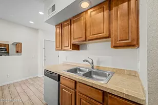1810 E Blacklidge Dr, Tucson, AZ 85719 - Photo 9