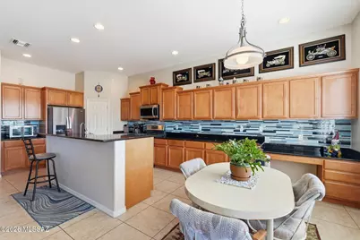 8604 N Moonfire Drive, Tucson, AZ 85743 - Photo 17