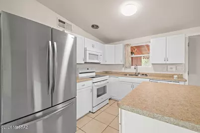 7238 E Elbow Bay Place, Tucson, AZ 85710 - Photo 7