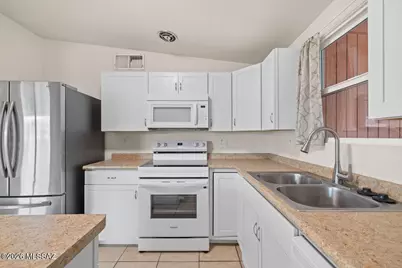 7238 E Elbow Bay Place, Tucson, AZ 85710 - Photo 9