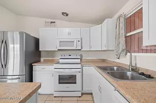 7238 E Elbow Bay Pl, Tucson, AZ 85710 - Photo 9
