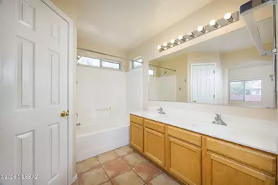 12253 N Brightridge Drive, Oro Valley, AZ 85755 - Photo 11