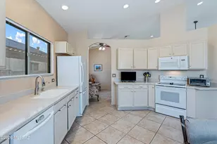 10790 E Slopeside Pl, Tucson, AZ 85748 - Photo 5