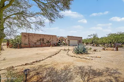 1541 W Daybreak Circle, Tucson, AZ 85704 - Photo 3