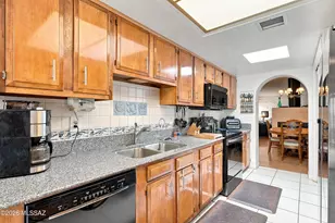9267 E Desert Sands Ln, Tucson, AZ 85710 - Photo 17