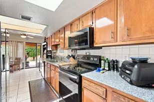 9267 E Desert Sands Ln, Tucson, AZ 85710 - Photo 19