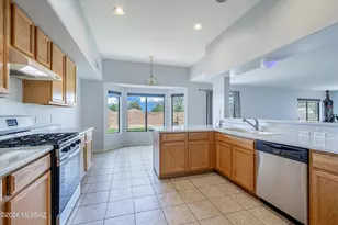 7580 S Climbing Ivy Dr, Tucson, AZ 85757 - Photo 9
