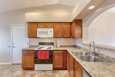 850 W Belltower Drive, Green Valley, AZ 85614 - Photo 11