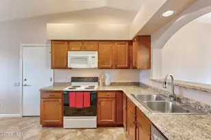 850 W Belltower Dr, Green Valley, AZ 85614 - Photo 11