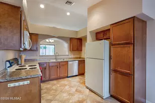 850 W Belltower Dr, Green Valley, AZ 85614 - Photo 13