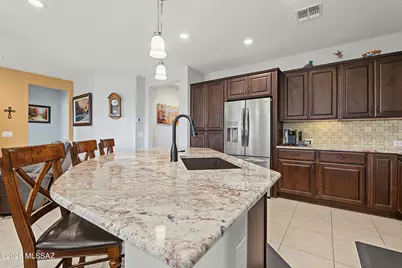 1350 E Claystone Drive, Green Valley, AZ 85614 - Photo 9