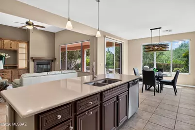 2492 E Skywalker Way, Green Valley, AZ 85614 - Photo 13