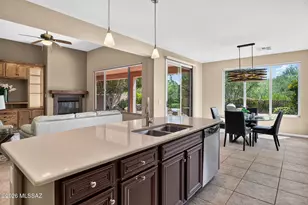 2492 E Skywalker Way, Green Valley, AZ 85614 - Photo 13