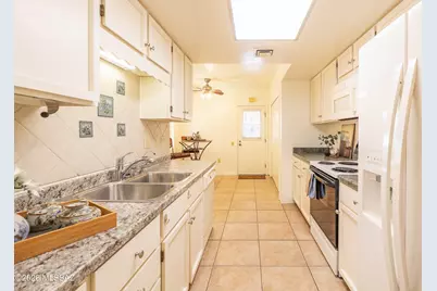 944 W Camino Guarina, Green Valley, AZ 85614 - Photo 7