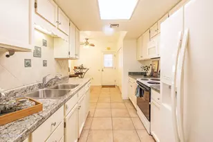 944 W Camino Guarina, Green Valley, AZ 85614 - Photo 7