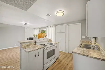 7902 E Winnepeg Drive, Tucson, AZ 85730 - Photo 9