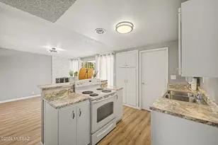 7902 E Winnepeg Dr, Tucson, AZ 85730 - Photo 9