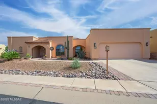 889 W Camino Tierra Libre, Green Valley, AZ 85614 - Photo 1