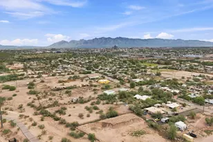 1804 S Santa Cruz Ln, Tucson, AZ 85713 - Photo 15