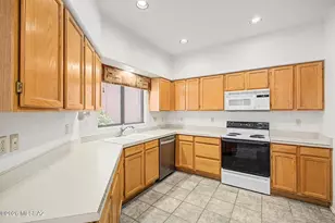 175 N Crescent Bell Dr, Green Valley, AZ 85614 - Photo 13