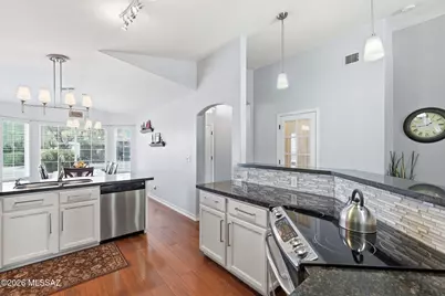 2639 W Desert Bluffs Court, Tucson, AZ 85742 - Photo 9