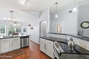 2639 W Desert Bluffs Ct, Tucson, AZ 85742 - Photo 9