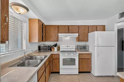9315 E Old Spanish Trail, Tucson, AZ 85710 - Photo 15