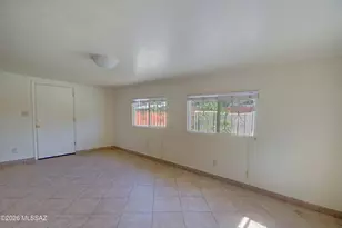 7253 E Eli Dr, Tucson, AZ 85710 - Photo 9