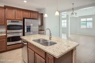 12047 N Golden Mirror Dr, Marana, AZ 85658 - Photo 7
