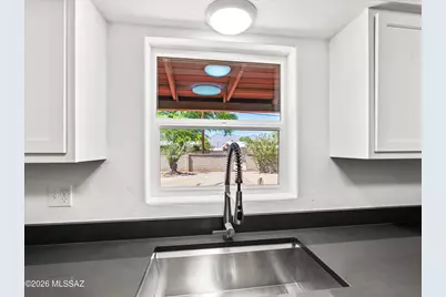5725 E 10th Street, Tucson, AZ 85711 - Photo 9