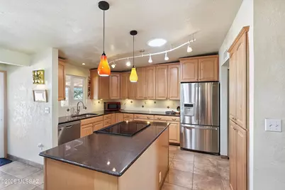 936 W Via Pitic, Green Valley, AZ 85614 - Photo 9