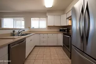 4339 E Samantha Dr, Tucson, AZ 85712 - Photo 5