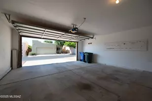 4339 E Samantha Dr, Tucson, AZ 85712 - Photo 9