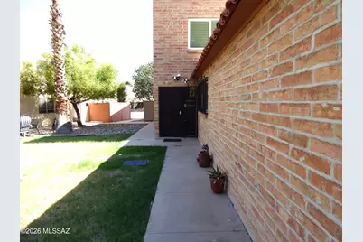 6565 E Calle La Paz #B, Tucson, AZ 85715 - Photo 1