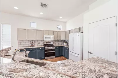 267 N VÃ­a La Castellana, Green Valley, AZ 85614 - Photo 3