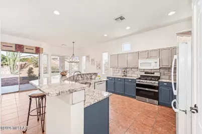 267 N VÃ­a La Castellana, Green Valley, AZ 85614 - Photo 17