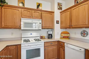 550 W Astruc Dr, Green Valley, AZ 85614 - Photo 15