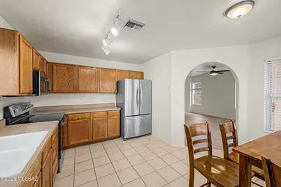 11525 N Eagle Peak Drive, Tucson, AZ 85737 - Photo 13
