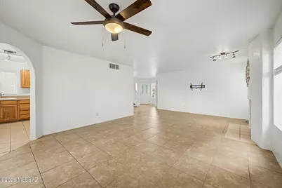 11525 N Eagle Peak Drive, Tucson, AZ 85737 - Photo 9