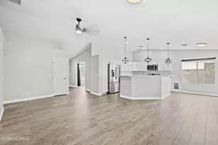 1574 W Highsmith Dr, Tucson, AZ 85746 - Photo 5