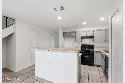2604 W Ironcrest Drive W, Tucson, AZ 85745 - Photo 7