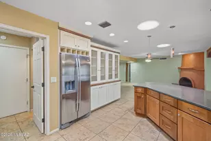 2721 N Dos Hombres Dr, Tucson, AZ 85715 - Photo 9